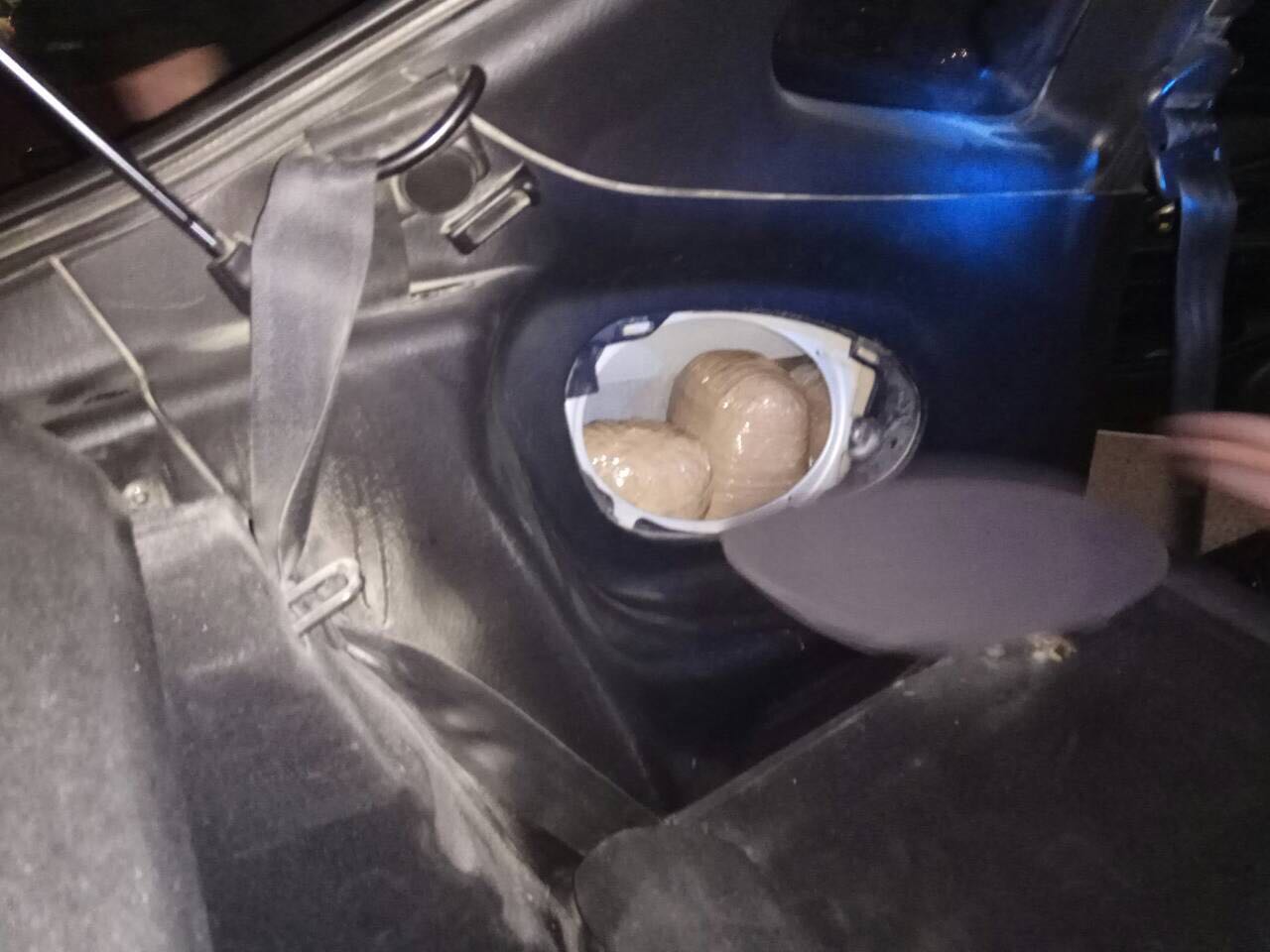 Mbi 10 kg marijuanë në makinë, policia greke arreston shqiptarët