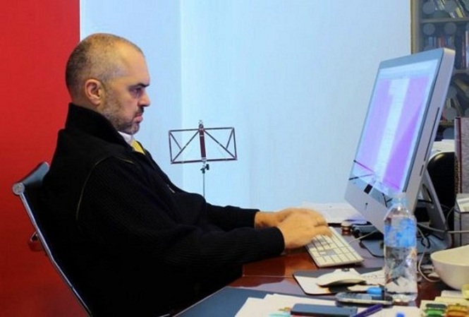 FOTO/ “Ju përgëzoj që hashashin do ta ‘zëvendësoni’ me pemë”, Rama iu kthehet komentuesve