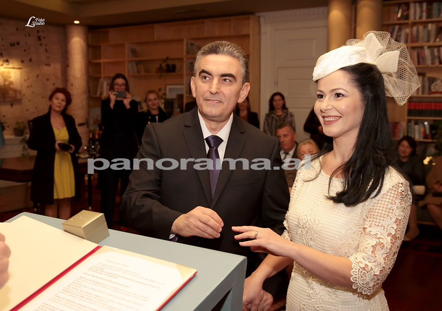 Ish-prefekti dhe ish-deputeti i PS-së martohet me psikologen e njohur