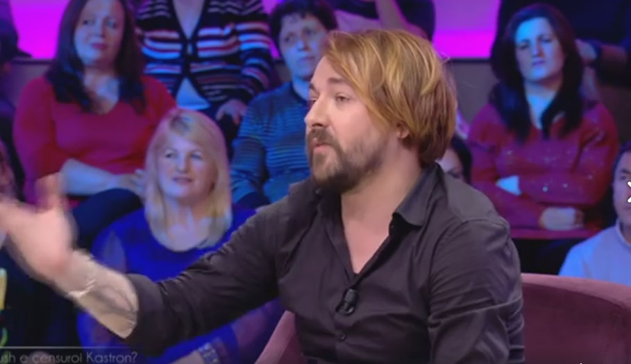 VIDEO/ Nuk u pranua në Festival, Kastro Zizo akuzon organizatorët: Pazarxhinj! Duan 2.8 mln lekë