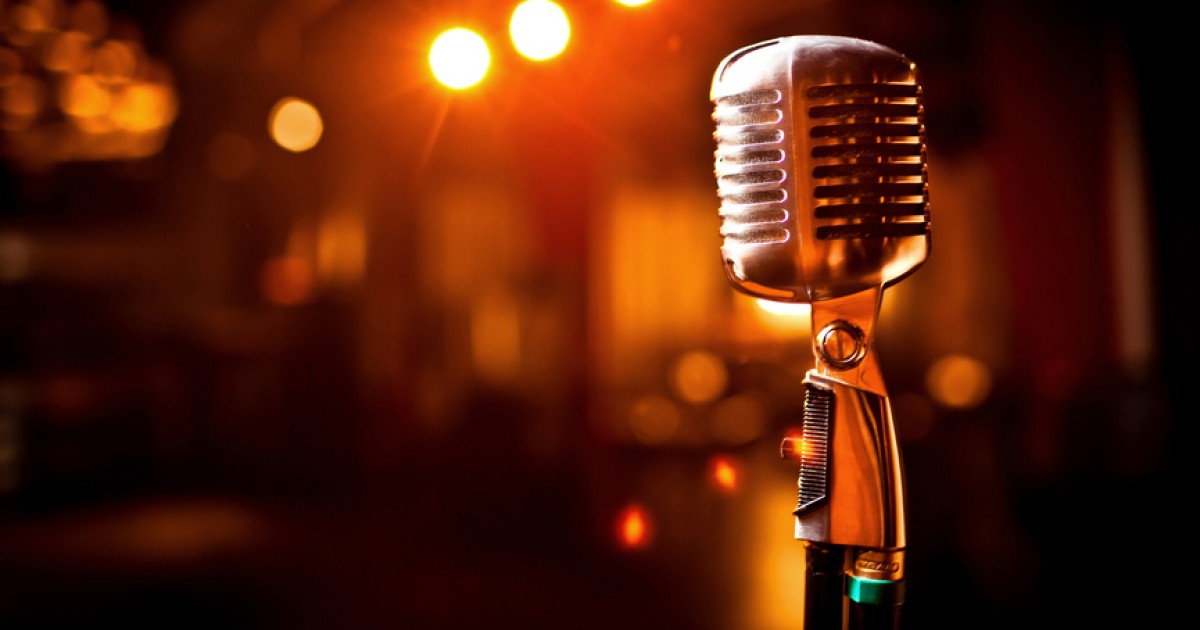 Atmosfera festive/Këngëtarët e mirënjohur që do të vijnë në Durrës këtë javë