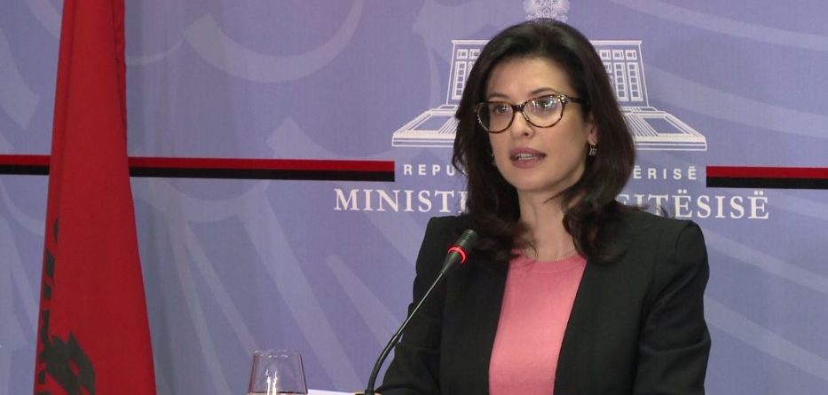 Shkarkohen zyrtarët e hipotekave, u denoncuan për abuzime nga qytetarët