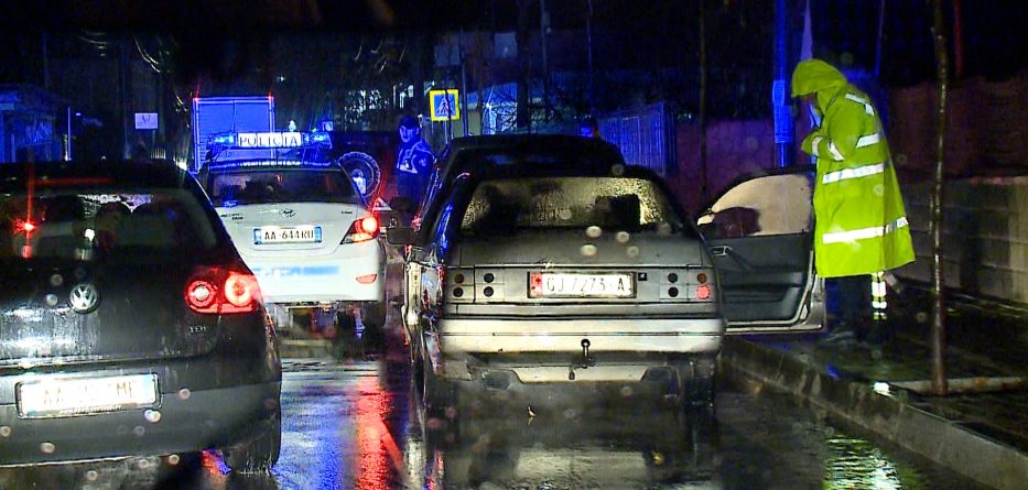 Policia: 5 akse rrugore të pakalueshme, Durrësi gati-gati izolohet nga Tirana