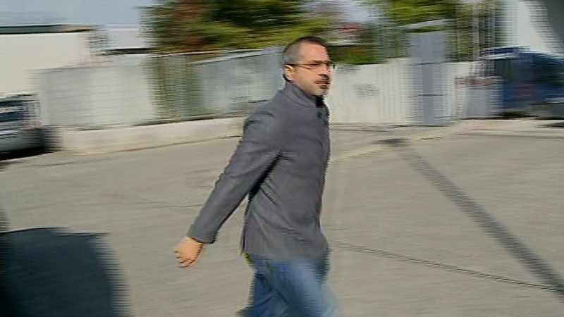 Kthehet Saimir Tahiri, gazetari e pret në Rinas në mesnatë: Jepini fund…