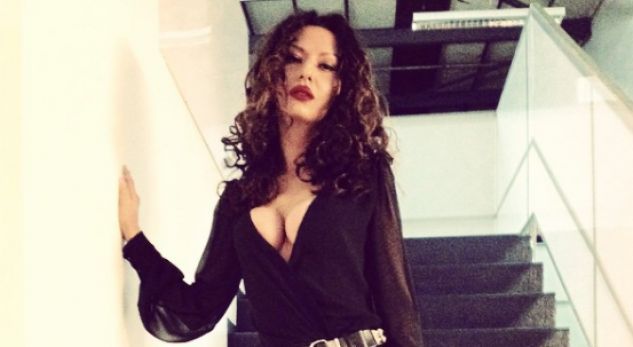 Adelina, një nënë super e përkushtuar