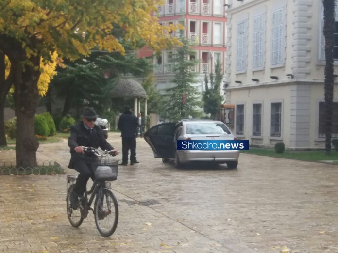 Telashe për kryebashkiaken, ndalohet nga policia sepse… (FOTO)