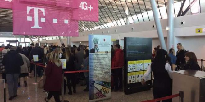 “Nuk janë azilantë për në BE, por administrata që niset për pushime”