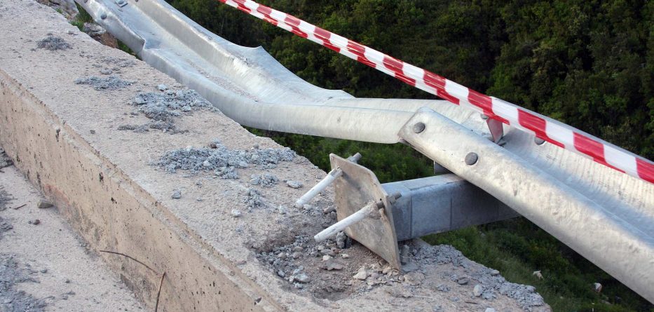 Aksident me 7 të plagosur, autobusi përplaset me makinën