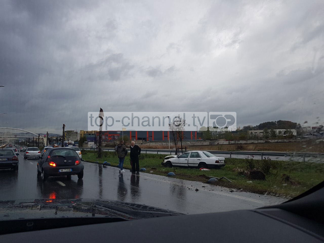 Dy aksidente në autostradën Tiranë-Durrës, bllokohet 15 minuta lëvizja (FOTO)