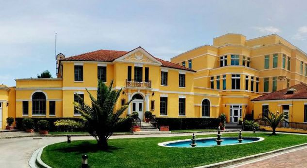 Ambasada e SHBA, studentëve shqiptarë: Aplikoni këtu, është një mundësi e mirë!