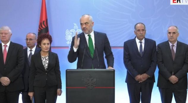 “Llustraxhiu doli sot me 12 shërbëtorët e tij”