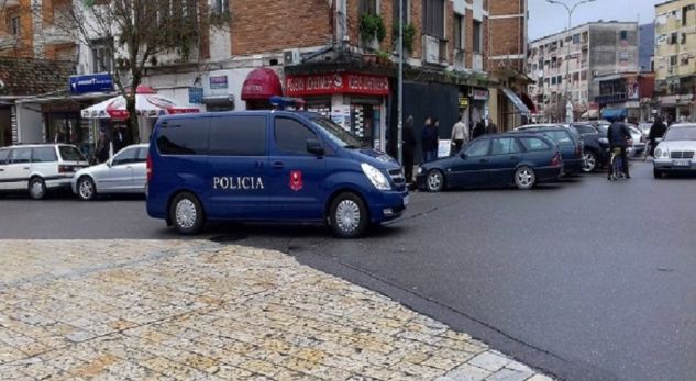 I dënuari që humbi jetën në reanimacion, vrau dhe varrosi të bijën në oborr