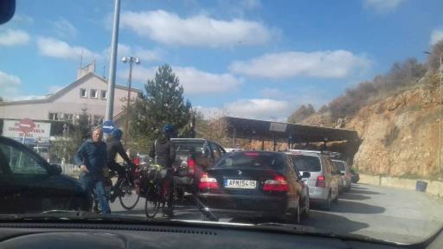 Zhbllokohet pas dy  ditësh pika e kalimit me Greqinë