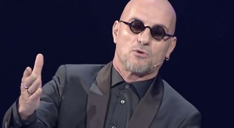 Robert Aliaj përlotet live