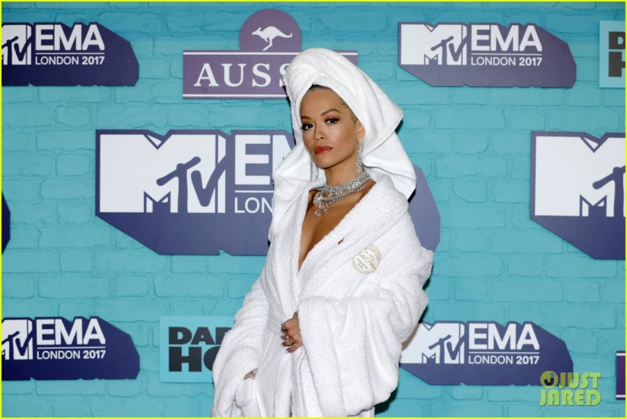 Rita Ora habit me veshjen në “MTV EMA Awards” (FOTO)