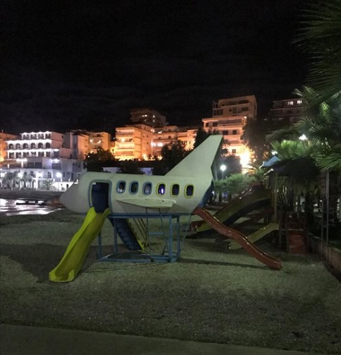 Deputeti socialist ‘mesazh’ Berishës për një avion me drogë në port