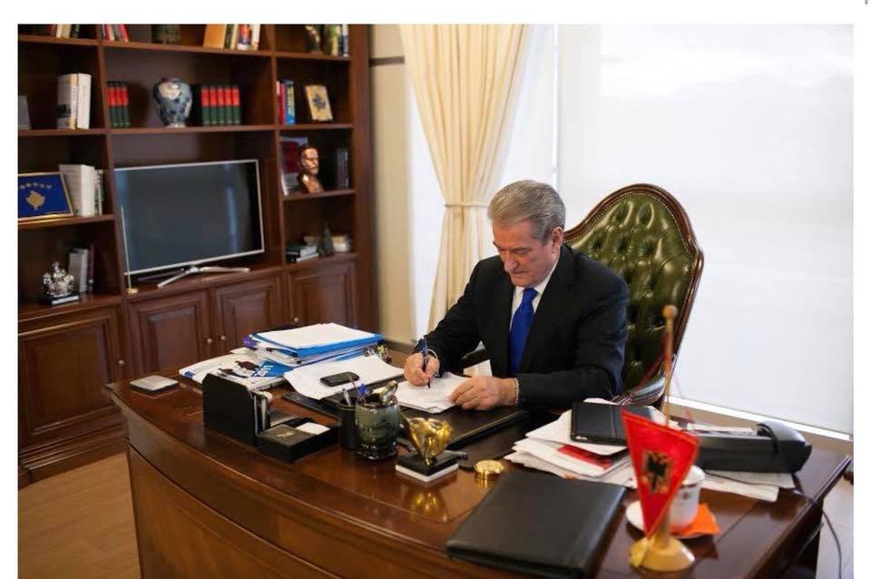 “Më sulmuan me pistoletë dhe dorezë hekuri”, Berisha tregon mesazhin e tregtarit