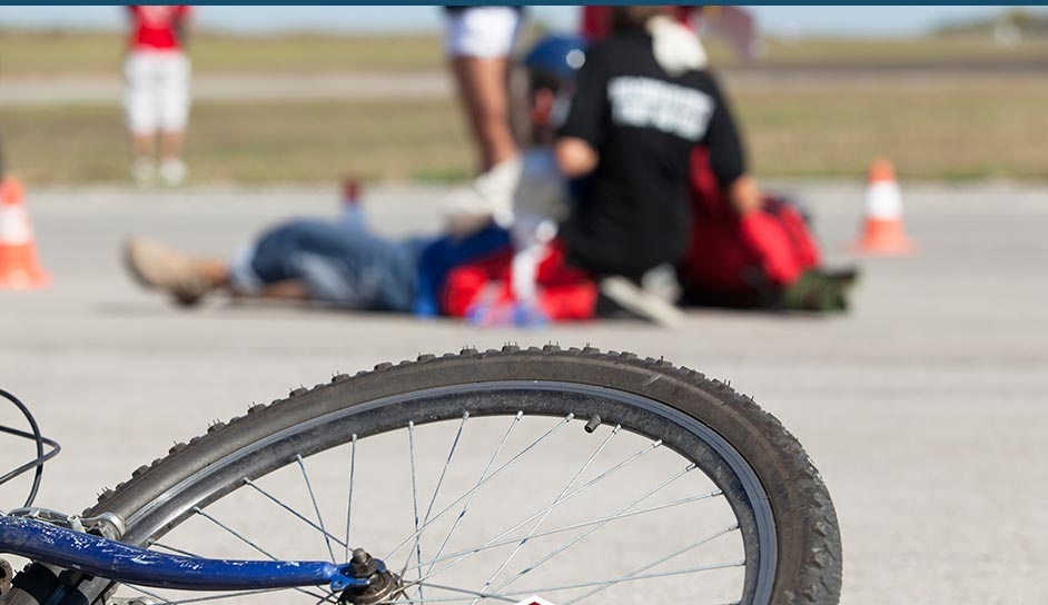 E zë poshtë biçikleta prej motit të keq, vdes një person