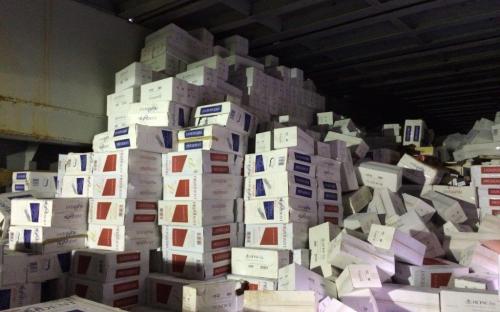 Inteligjenca angleze zbuloi trafikun e cigareve nga Durrësi