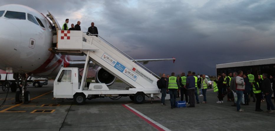 Rinas, riatdhesohen 36 shqiptarë azilkërkues nga Franca dhe Belgjika