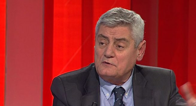 Politikani këshillon të rinjtë: Mos u politizoni por jetoni rininë me lojëra, argëtime, e dashuri