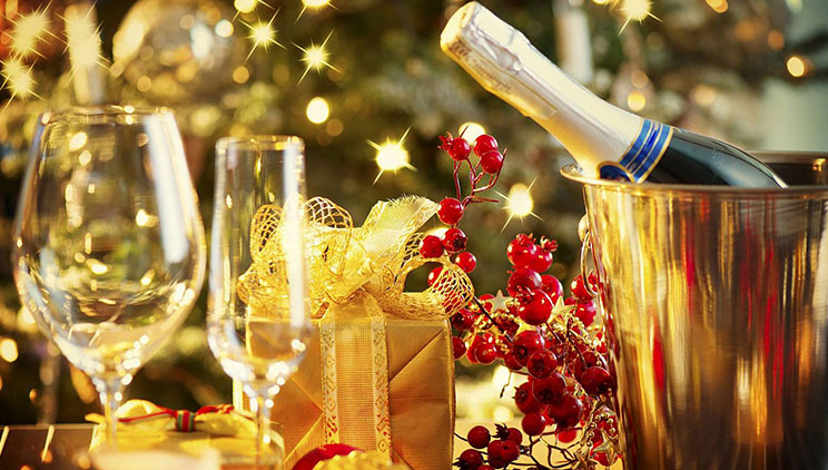 Kush duhet t’ju hyjë në shtëpi në ditën e parë të vitit që gjithçka të shkojë mbarë