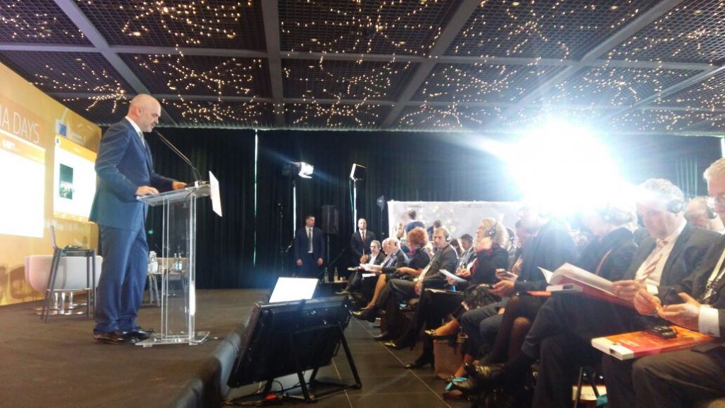 Cila media “me pasuri të tejskajshme” po e shantazhon kryeministrin?