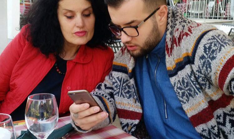 Një vit pa Ergi Dinin, dedikimet prekëse të nënës dhe motrës së tij