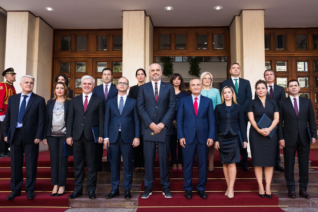 EMRAT/ Ndryshime në kabinetin qeveritar, tre zv/ministra të rinj