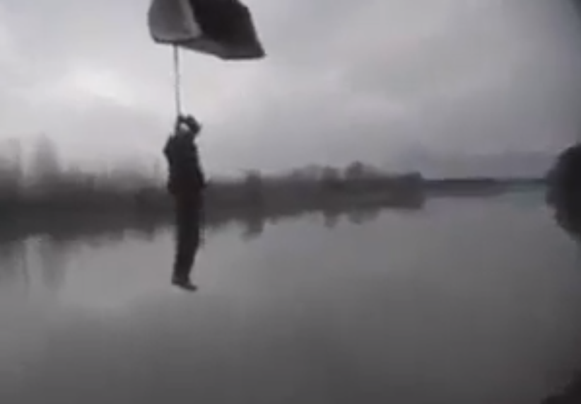 Lidhën e varën xhaxhain në vinç, çfarë fshihet pas videos që po përhapet me shpejtësi në rrjet?