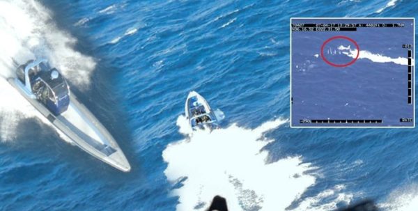 DETAJE/ Gomonia me 2 ton drogë, njëri nga skafistët plagoset gjatë shkëmbimit të zjarrit