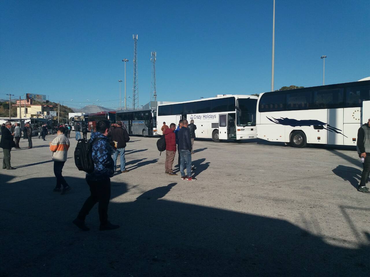 Bllokohet lëvizja në Kakavijë, udhëtarët kalojnë natën në makina