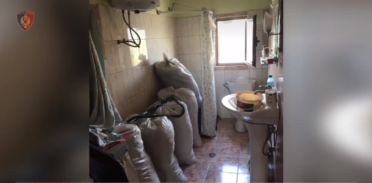 U kapën me 1.2 ton drogë në Rinas, Gjykata lë të lirë gruan, burg për bashkëshortin