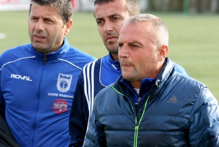 Kriza e rezultateve, Magani u bën terapi psikologjike futbollistëve