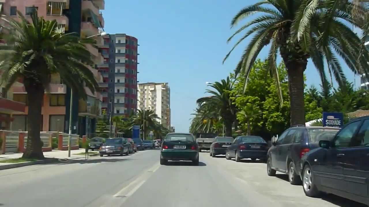 27-vjeçarja hidhet nga kati i 4-t i pallatit, rëndë në spital