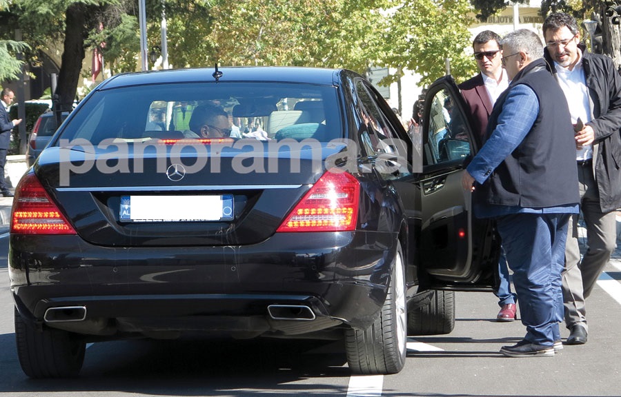 FOTO/ Deputetët që kanë disa makina, sfilatë luksi në Parlament