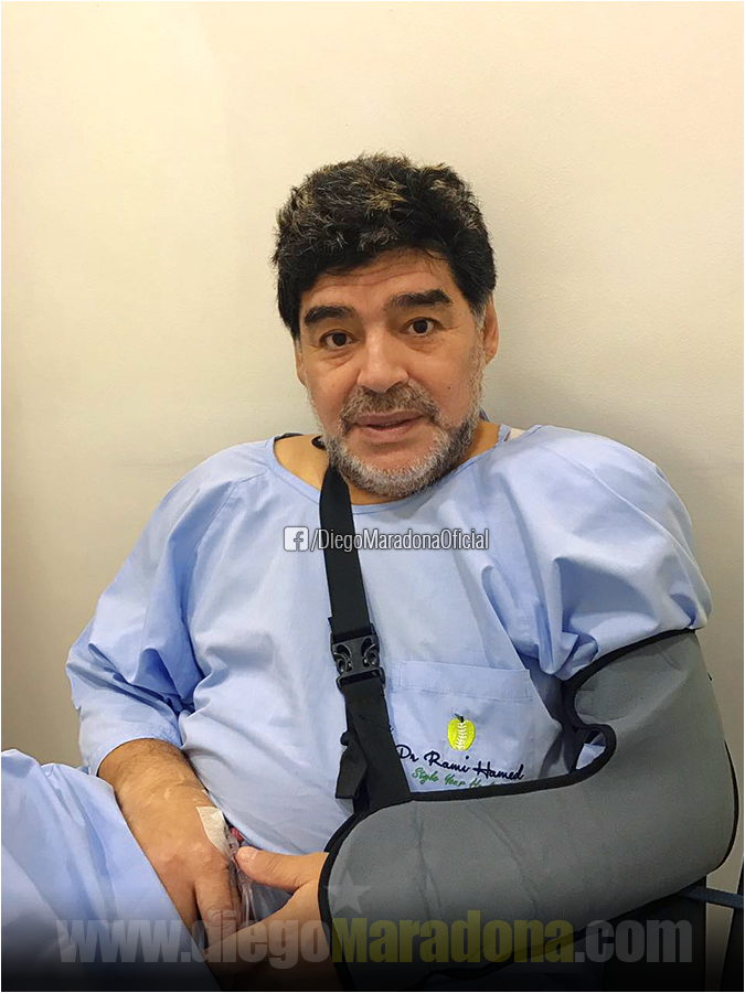 Maradona operohet me sukses në shpatull