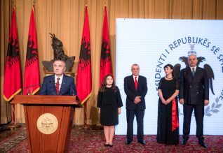Presidenti Meta pritje në Pallatin e Brigadave për festat kombëtare