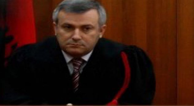 Liroi të kërkuarin për vrasje, zbulohen SMS-të që ‘fundosin’ gjyqtarin