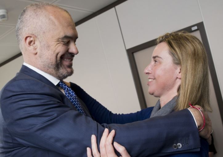 Federika Mogherini: Nuk kam asnjë koment për hetimin e Saimir Tahirit!