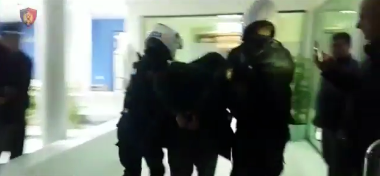 DETAJET/ Durrës, si hynë grabitësit në shtëpi, zbardhet ngjarja e rëndë