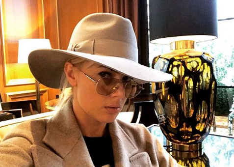 Ish-kryeministri surprizon Olta Gixharin (FOTO)