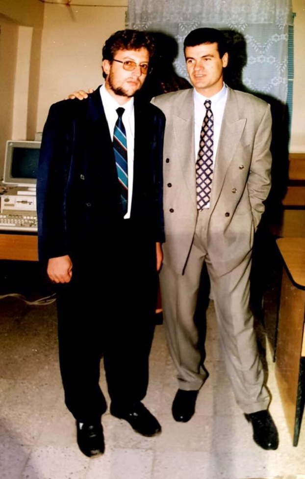 4 vite pa Sokol Olldashin, Patozi hap arkivat: Kur ishim të vegjël