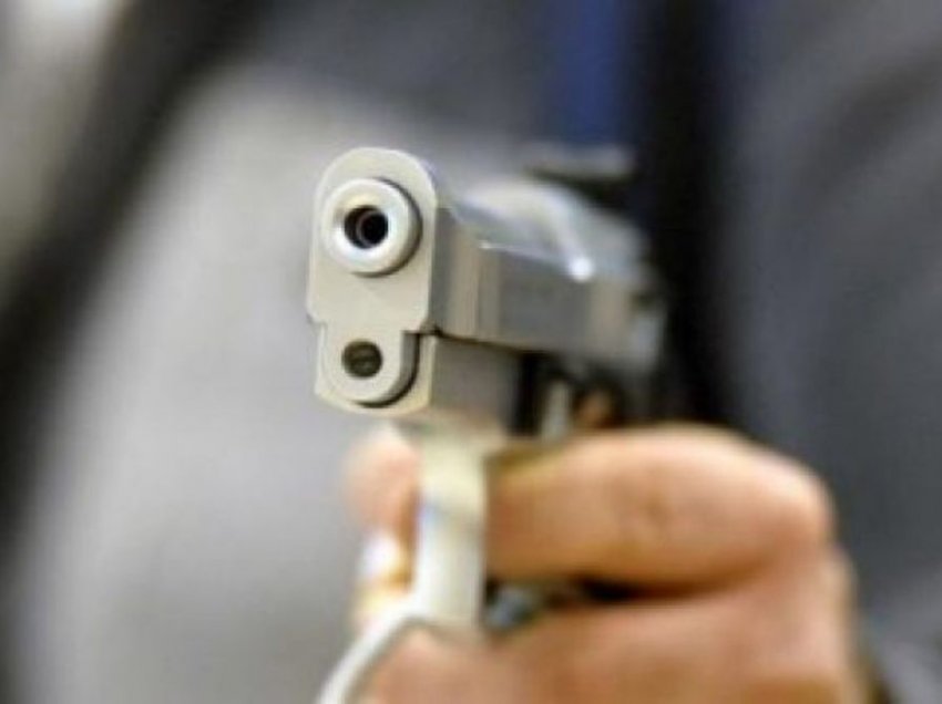 Të shtëna me armë zjarri, plagoset 22-vjeçari