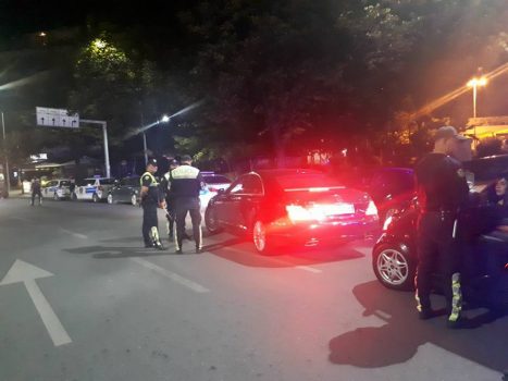 Rrugës për në Shijak, të rinjtë korruptojnë policen me 500 lekë