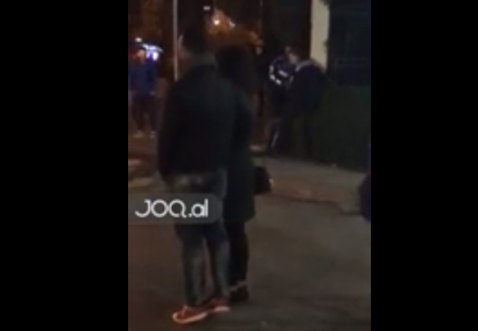 VIDEO/ Policja dhunon qytetarin në tentativë për ta arrestuar
