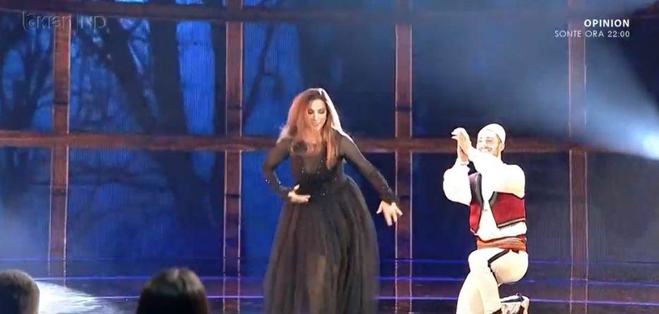 Valbona Selimllari “shkund” skenën (VIDEO)