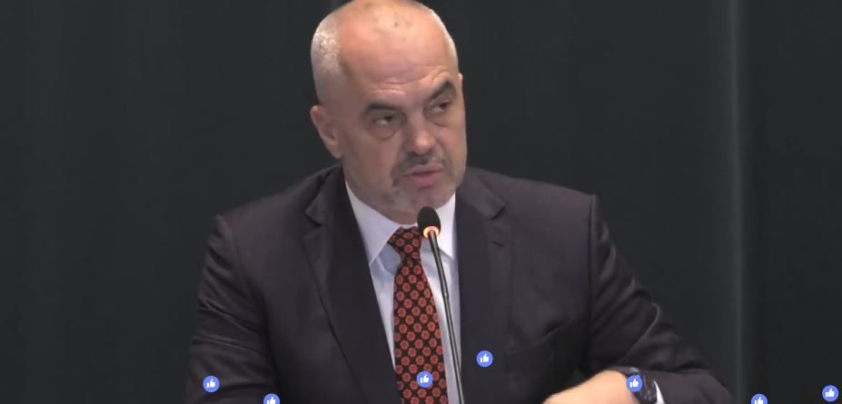 Aksioni për ujin, qytetarët shpërthejnë ndaj Ramës: Ujin e blejmë, të shkretët ne me ty