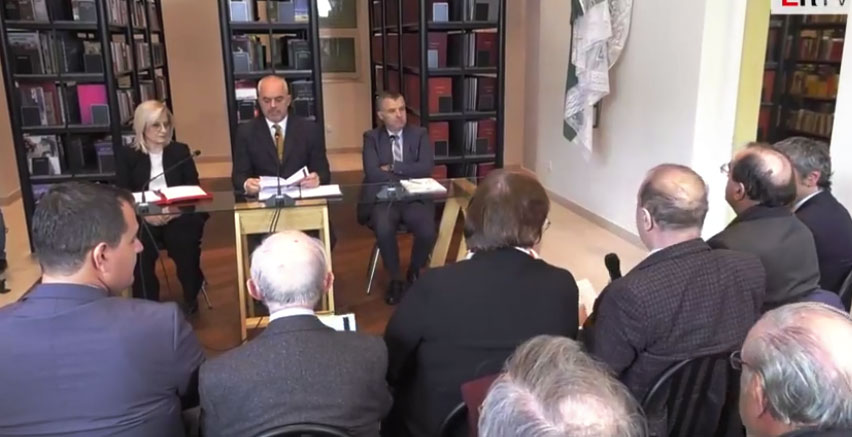 Akademia e Shkencave, Rama: Nga xhevahir u bëtë kufomë