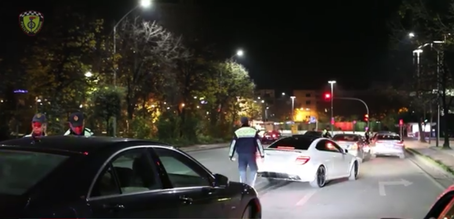 Policia Rrugore në aksion, 5 të arrestuar, 28 leje drejtimi të pezulluara (VIDEO)